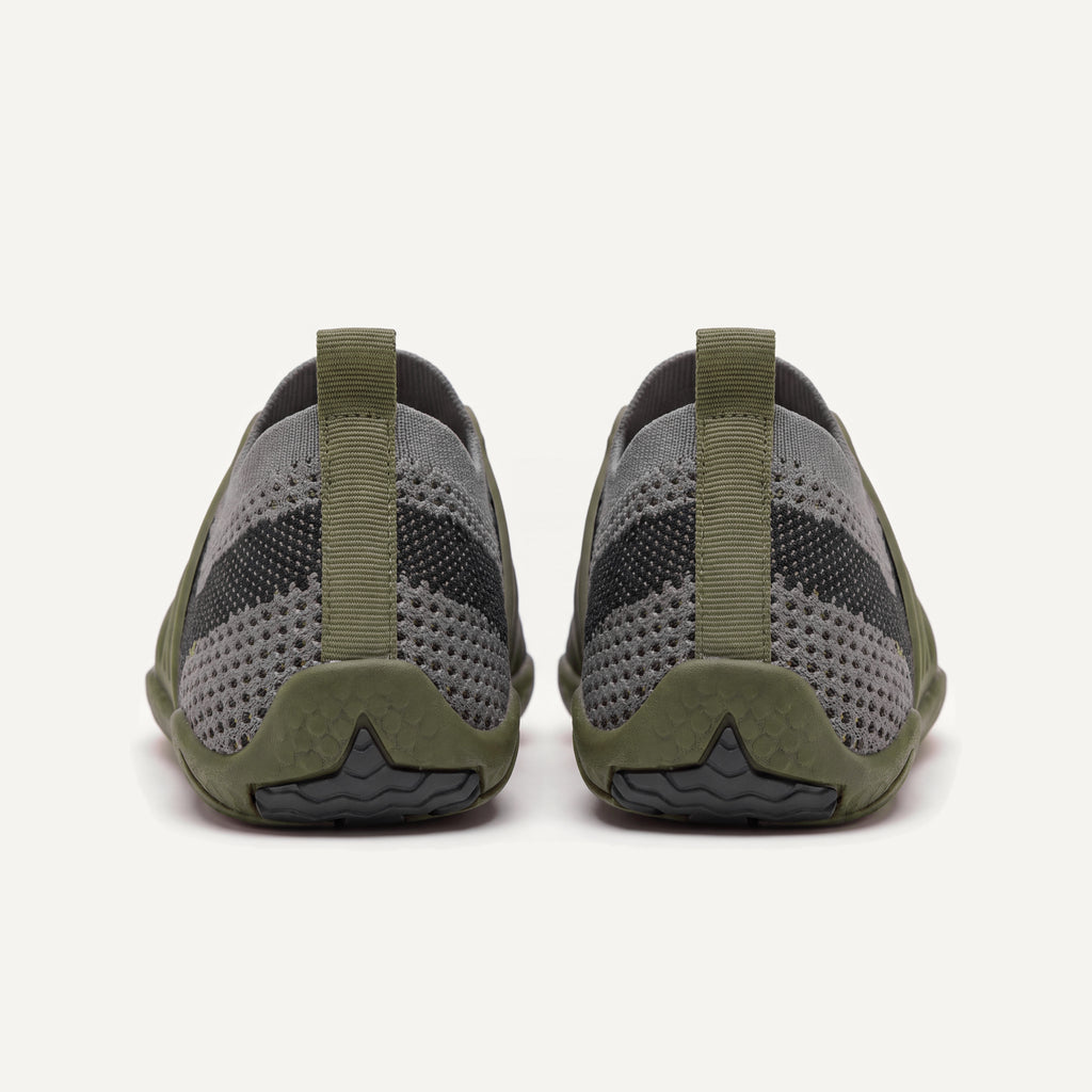 Attività Vie in Green, pair, view from behind