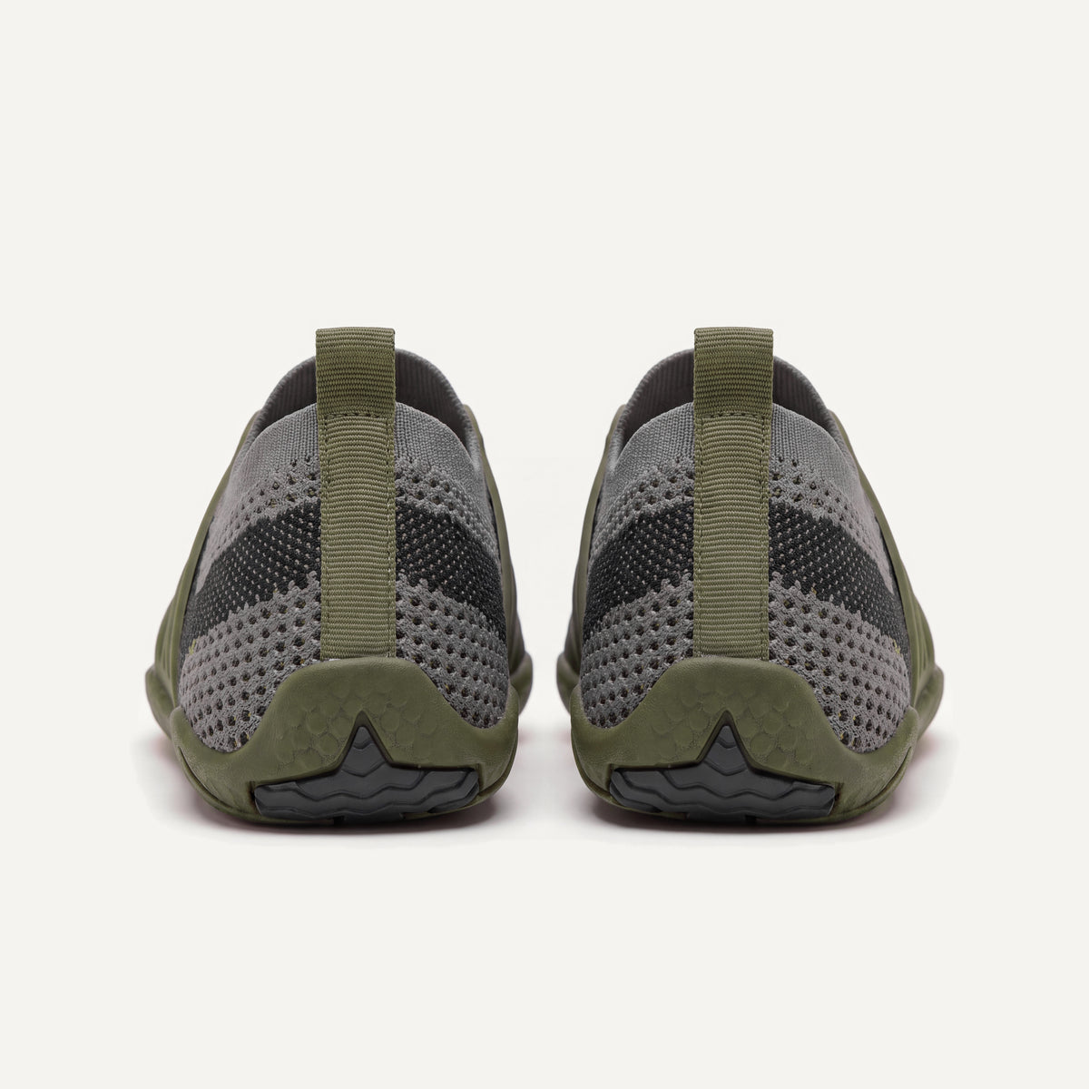 Attività Vie in Green, pair, view from behind