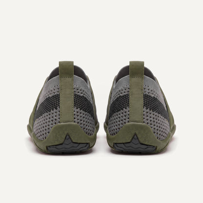 Attività Vie in Green, pair, view from behind