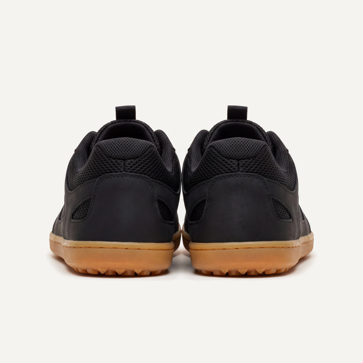Ogni Vie in Black, pair, view from behind