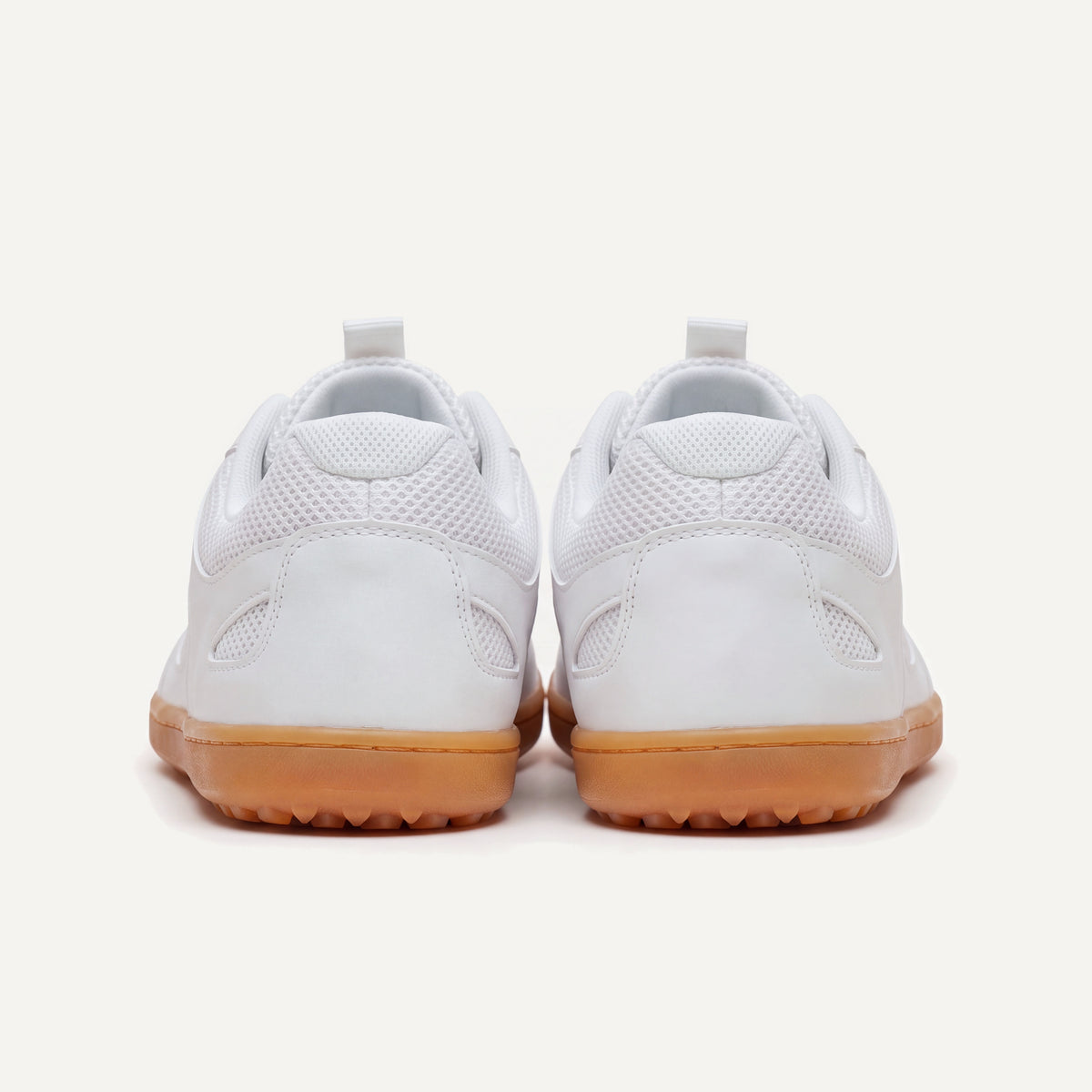 Ogni Vie in White, pair, view from behind