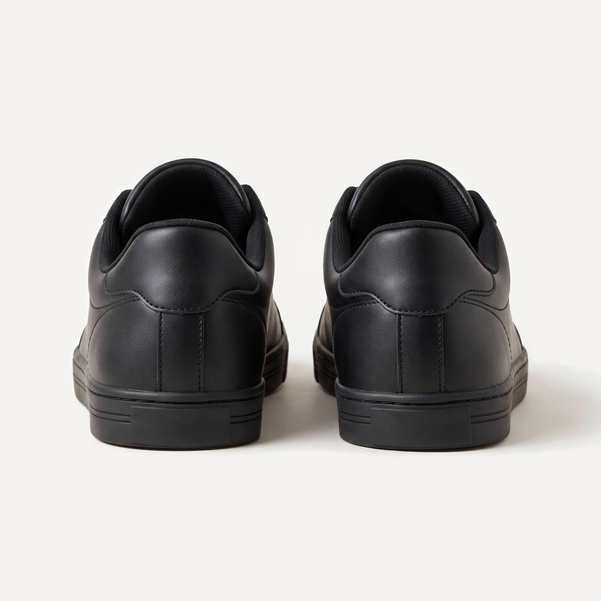 Pelle Vie in Black, pair, view from behind