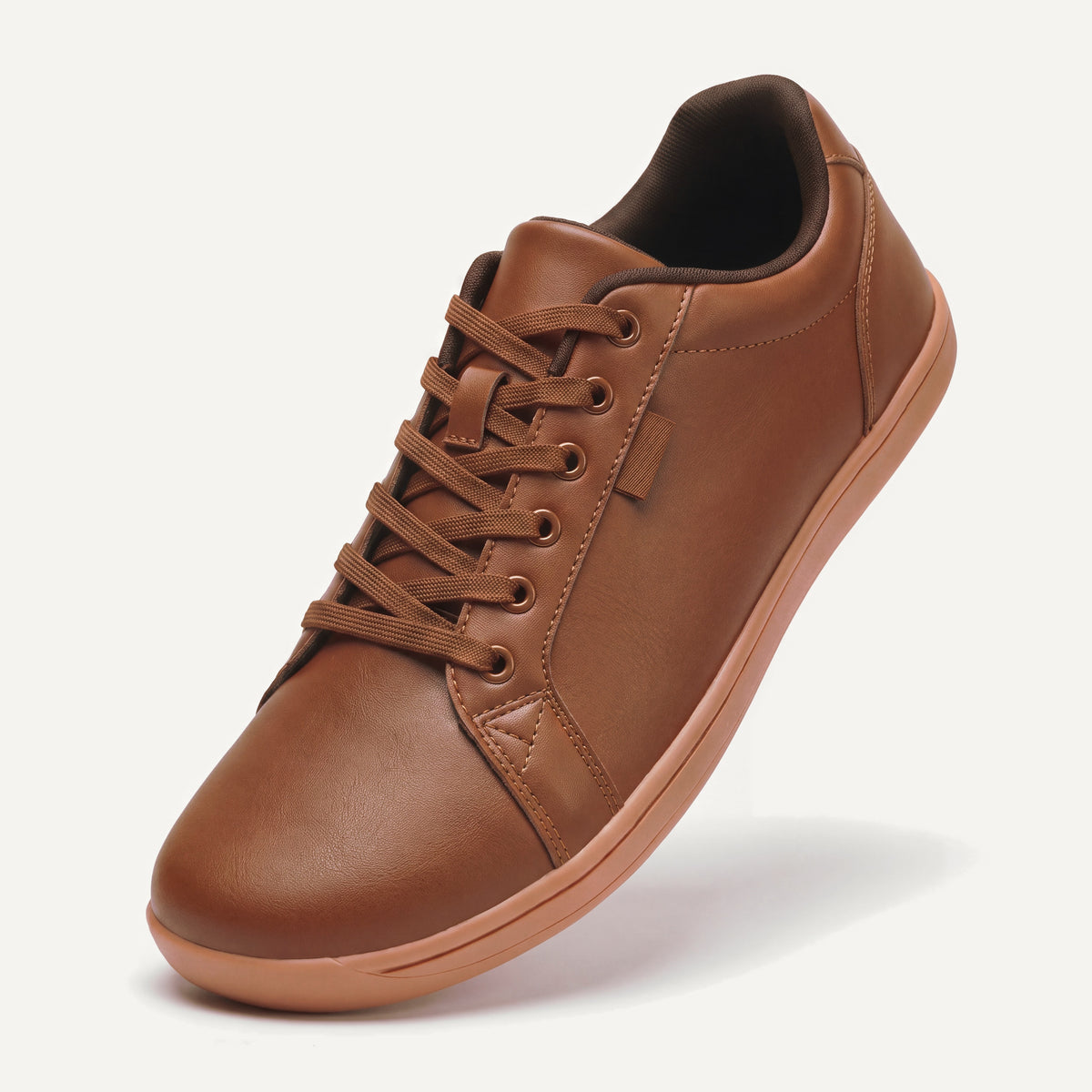 Pelle Vie in Mocca, standing on the toe, top view of the laces
