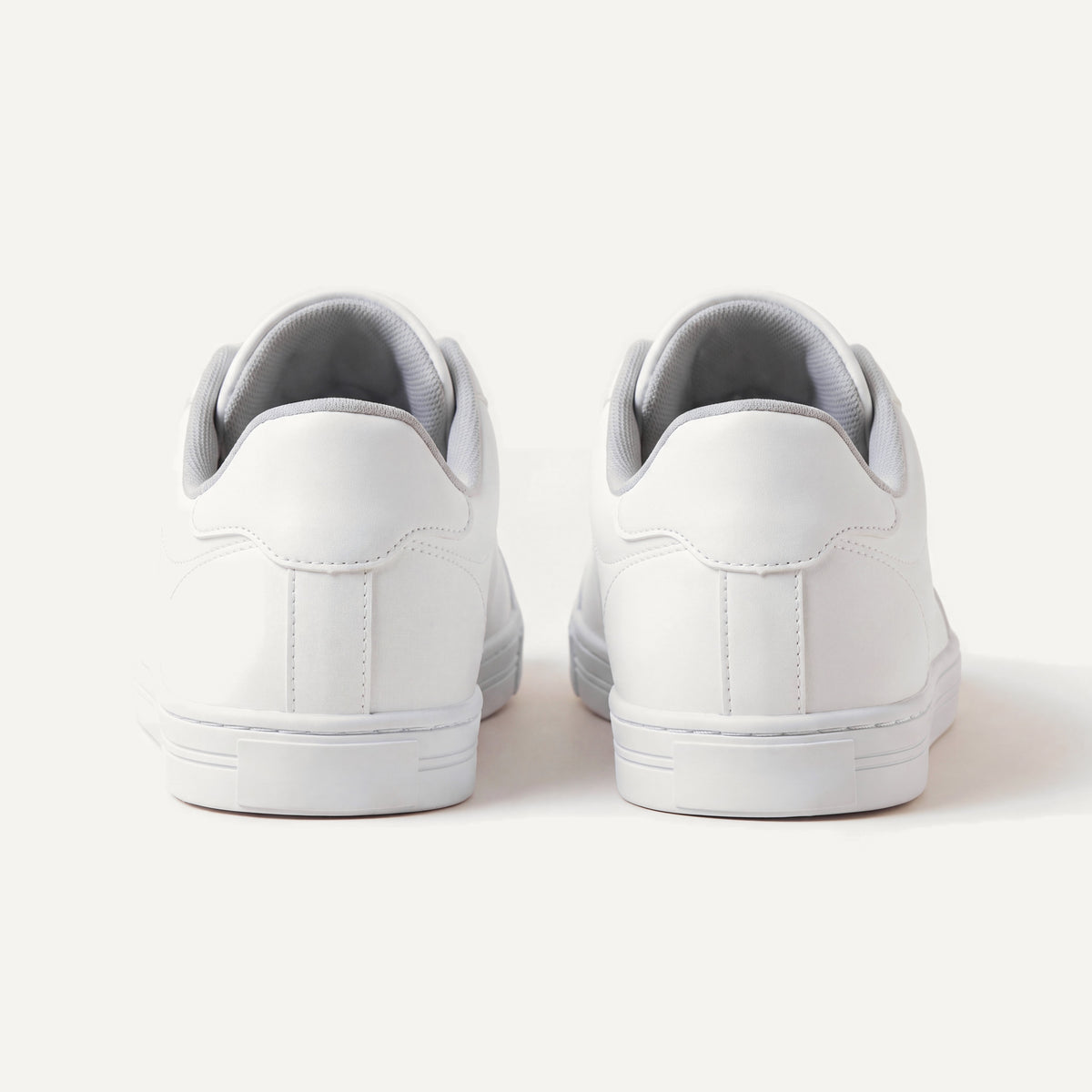 Pelle Vie in White, pair, view from behind
